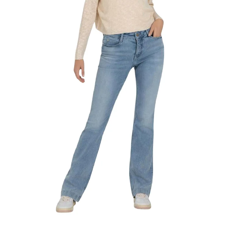 Women's Dream Boot Flared Hem Jean In Smmrblue Confident Women's High - fashion